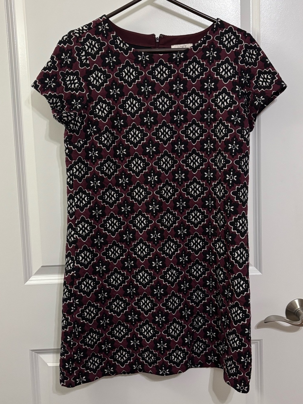LOFT Outlet Burgundy and Black Geometric Floral Shift Dress, size large